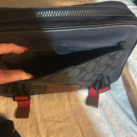 Coach Men’s Crossbody Bag in *PRISTINE* Condition - Picture 10 of 16